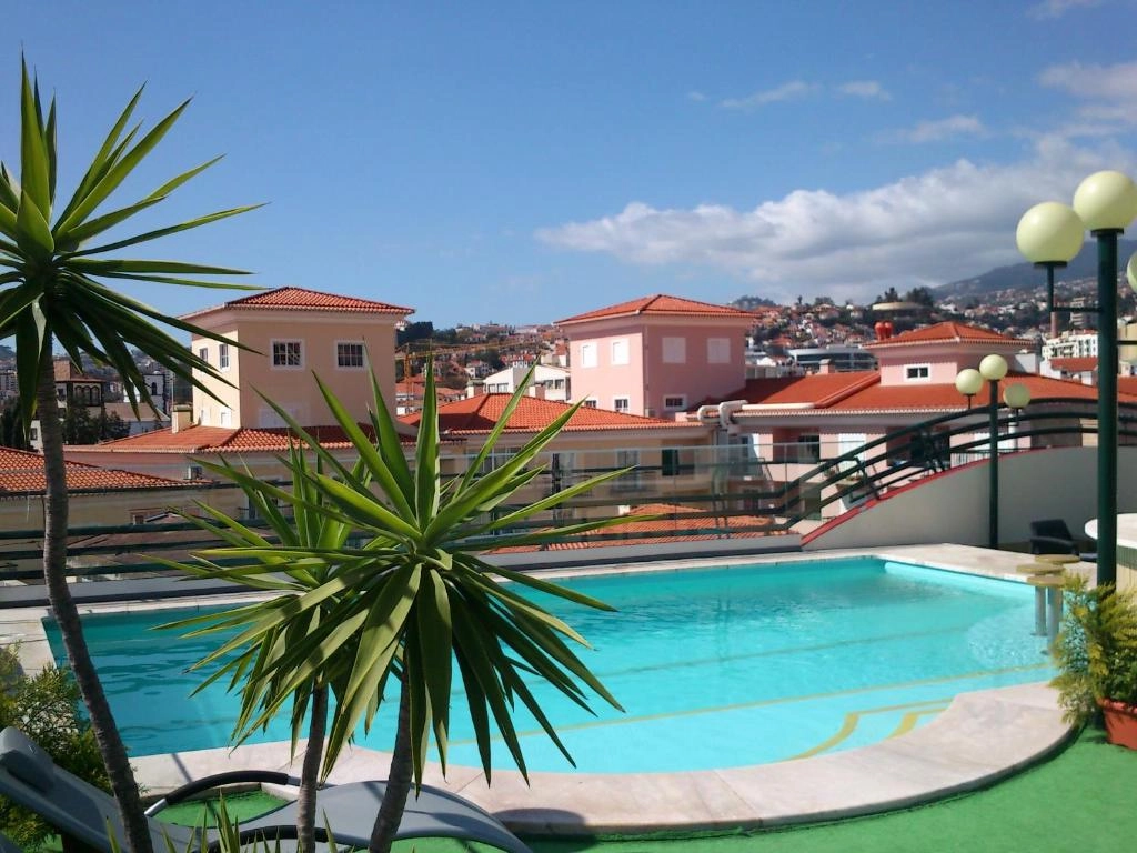 Hotel Windsor Funchal rooftop pool